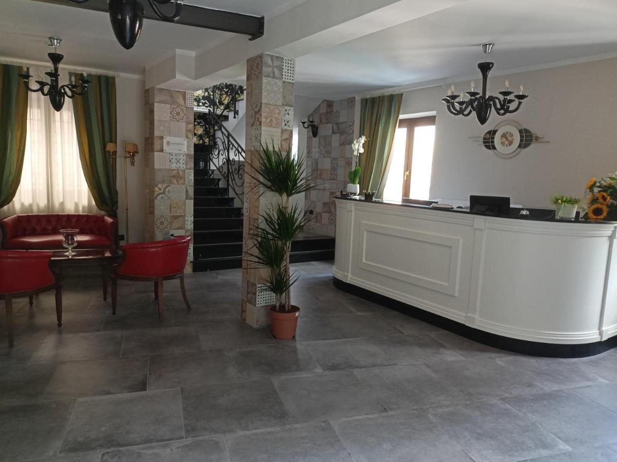 Hotel Mastrodattia Celano Buitenkant foto