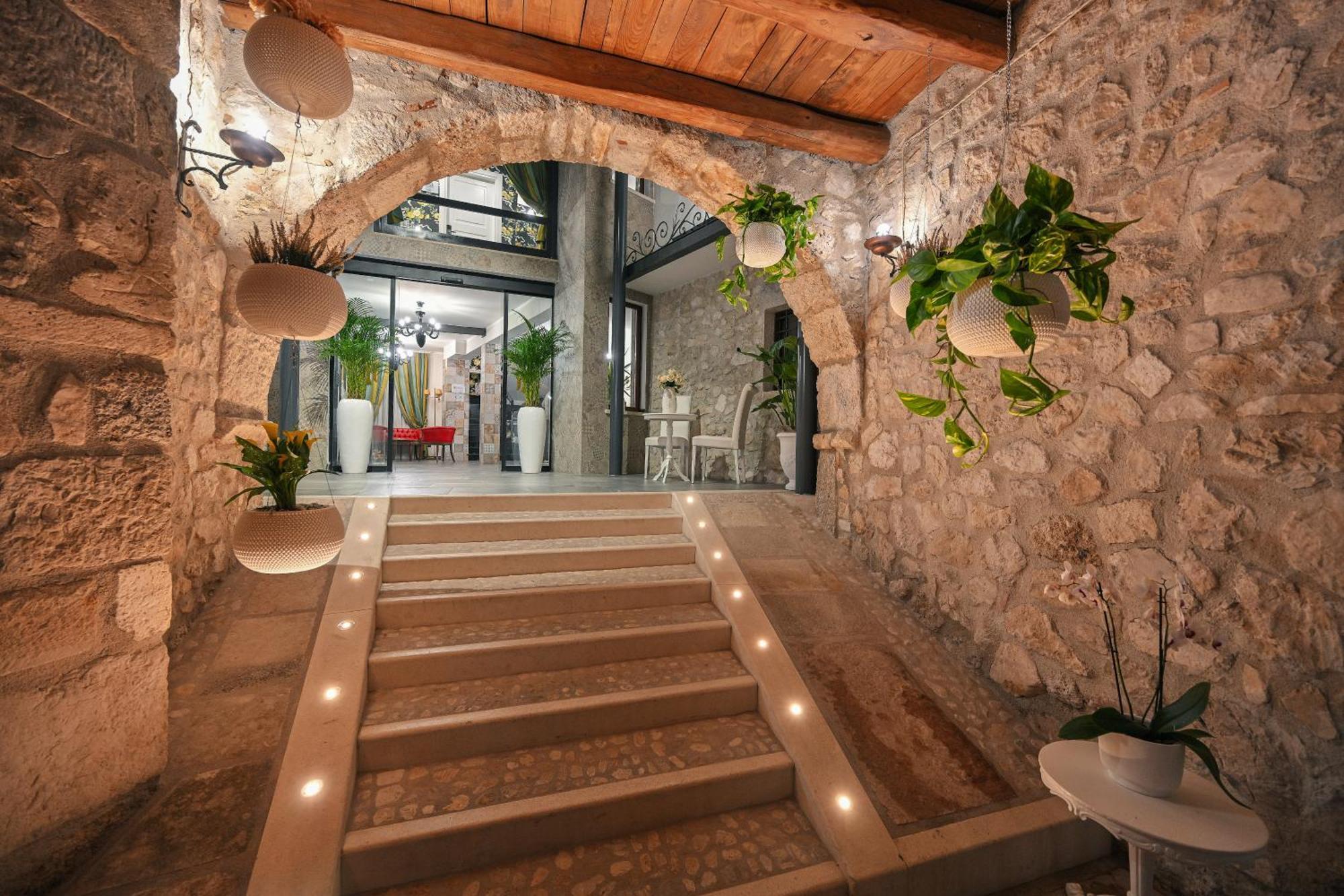Hotel Mastrodattia Celano Buitenkant foto