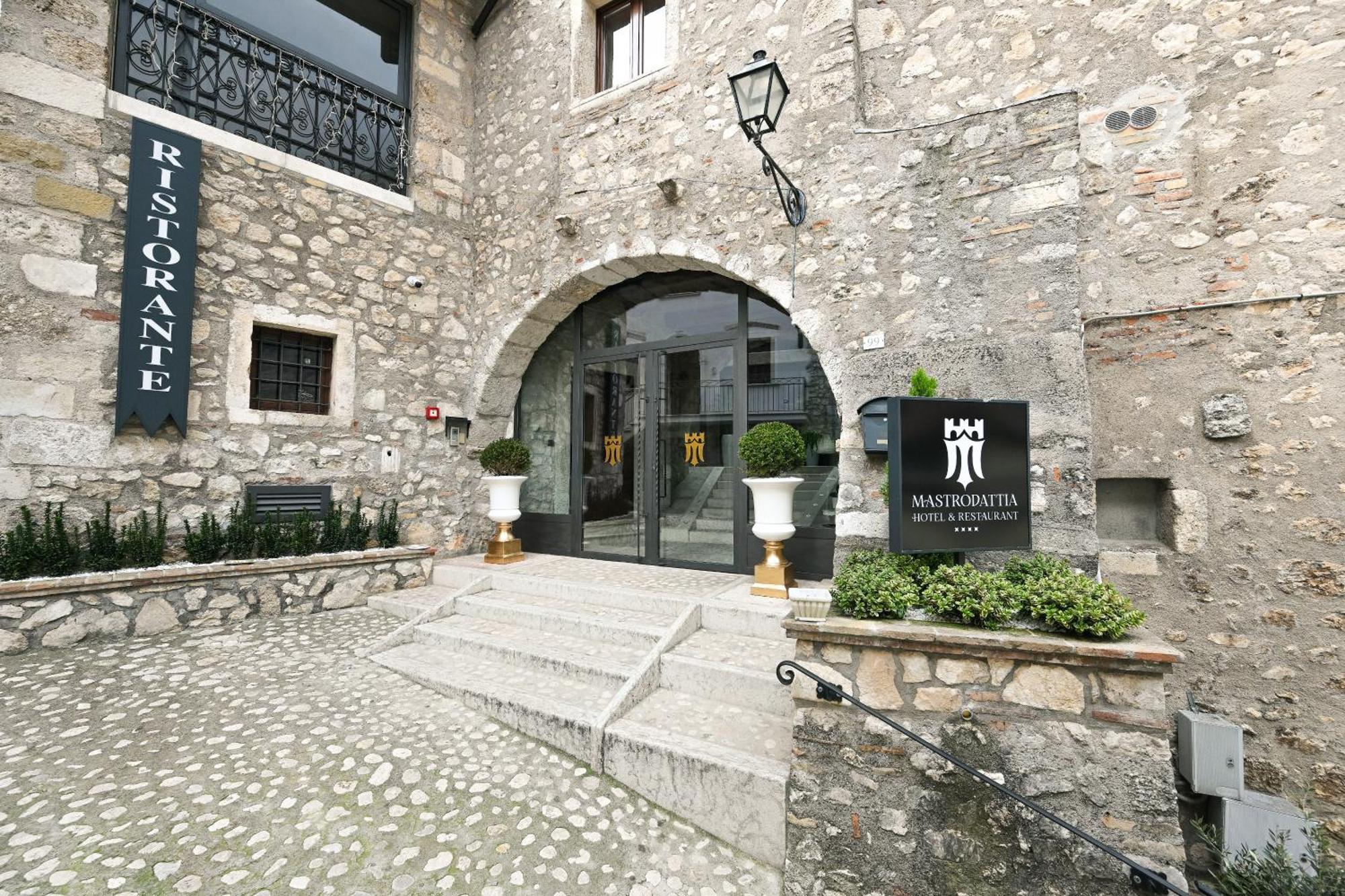 Hotel Mastrodattia Celano Buitenkant foto