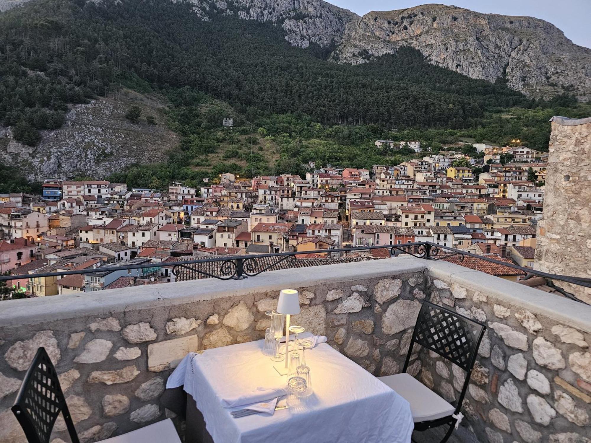 Hotel Mastrodattia Celano Buitenkant foto